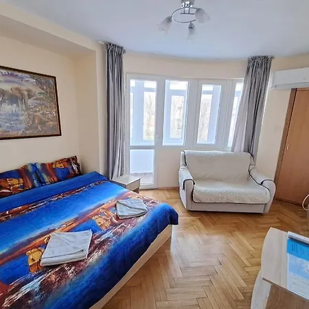 Варна Хостел דירה *